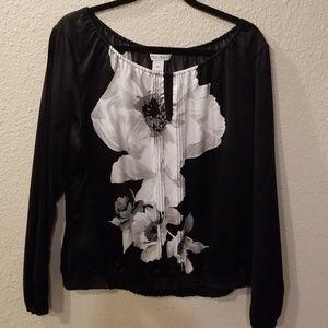 Beautiful White House Black Market blouse.